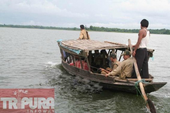 Water level rising at Dumboor and river Gomati Water level rising at Dumboor and river Gomati